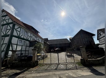 Historischer Dreiseitenhof in Nordhessen: Traditionelles Anwesen mit vielseitigem Nutzungspotenzial