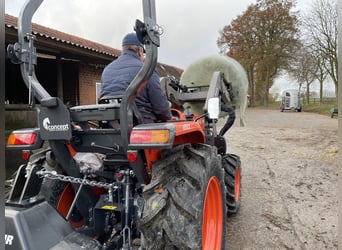 Kubota L1-382 | Kompakttraktor mit 38PS, Frontlader mit 550kg Hubkraft | Vorführer Sonderpreis