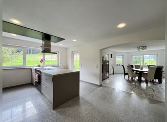 Einzigartiger Pferdehof in traumhafter Alleinlage – ca. 4 ha Eigenland, zwei Wohnhäuser und moderne