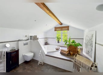 Elegantes Privatanwesen in Alleinlage für Pferdefreunde in ruhiger Lage