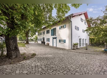 Exklusiver Pferdehof mit preisgekrönt saniertem Jurabauernhaus inklusive nachhaltigem Energiekonzept