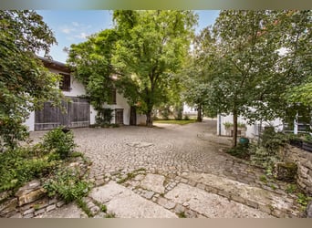 Exklusiver Pferdehof mit preisgekrönt saniertem Jurabauernhaus inklusive nachhaltigem Energiekonzept