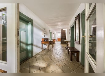 Exklusiver Pferdehof mit preisgekrönt saniertem Jurabauernhaus inklusive nachhaltigem Energiekonzept