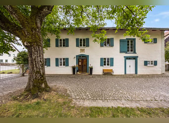 Exklusiver Pferdehof mit preisgekrönt saniertem Jurabauernhaus inklusive nachhaltigem Energiekonzept