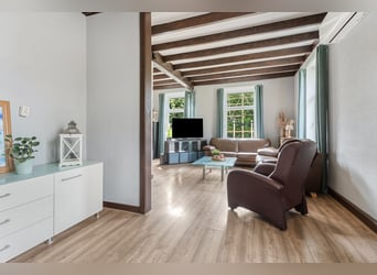Freistehendes Haus mit großzügigem Wohnbereich und einer hochwertigen, komplett ausgestatteten Pferd
