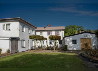 Große Reitanlage bei Kiel mit exzellenter Lage, mehreren Wohnungen und vielfältigen Nutzungsmöglichk