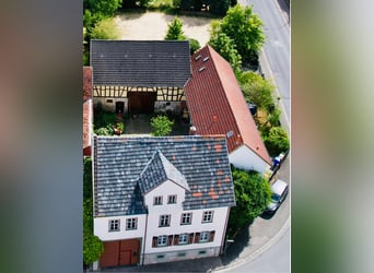Historischer Hof mit viel Charme und Ambiente - 2 Wohneinheiten und Pferdehaltung
