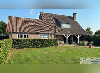 Moderne, Profi Reitanlage mit Privatspäre nähe Deutschland, NL