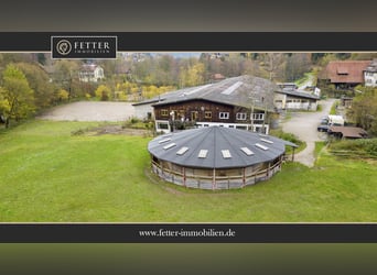 Reitanlage im Schwarzwald auf einem Erbpacht-Grundstück mit zwei Wohneinheiten!