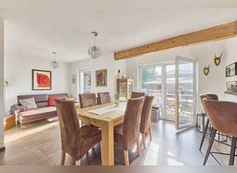 Reiterhof kaufen im Landkreis Kitzingen mit modernem Wohnhaus aus 2019 und Kapazität für 21 Pferde!