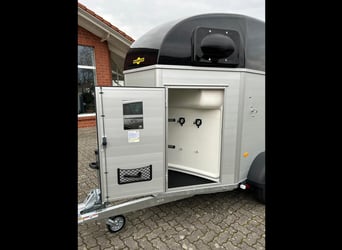 Humbaur Pferdeanhänger Equitos Alu Plus Black 2000 2,0t Sattelkammer 100km/h Hecktür schwenkbar