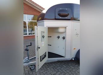 Humbaur Pferdeanhänger Equitos Alu Plus Black 2000 2,0t Sattelkammer 100km/h