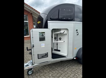 Humbaur Pferdeanhänger Xanthos Aero 2400 2,4t Sattelkammer 100km/h Black