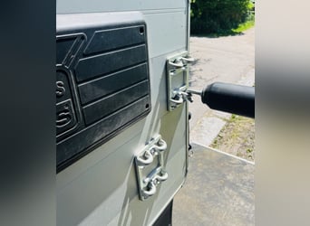 Ifor Williams HBX 506 mit Frontausstieg, 2,6 t Premieumhänger