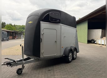 Pferdeanhänger Humbaur Xanthos Aero 2400 mit Sattelkammer