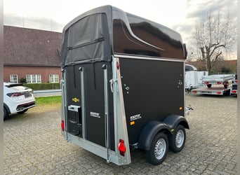 Humbaur Pferdeanhänger Equitos Plywood Plus 2000 2,0t 100km/h Trittleistengummi