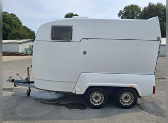Mustang Pferdeanhänger – Baujahr/Erstzulassung 1997 – GFK/Sandwich-Polyester – Bastlerobjekt