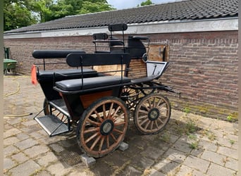 3 koetsen te koop: jacht koets, Marathon wagen & een sjees.