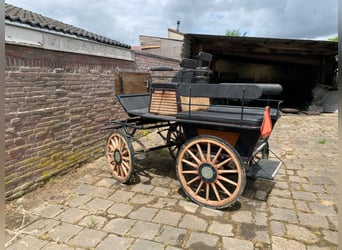 3 koetsen te koop: jacht koets, Marathon wagen & een sjees.