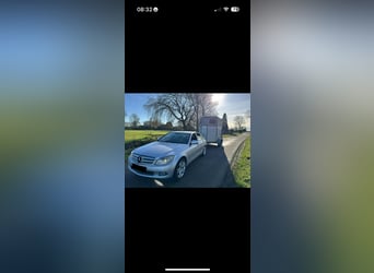 Goed onderhouden 2paards trailer elk jaar apk en onderhoudscontrole gehad ! 