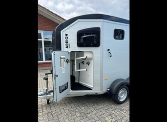 Humbaur Pferdeanhänger Areion Pro 2700 2,7t Sattelkammer 100km/h Black Hecktür schwenkbar