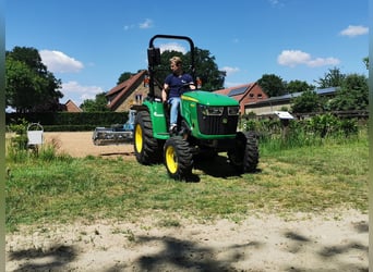 John Deere 3038E | Ausstellungsmaschine | 1x zum Aktionspreis | Kleintraktor Kompakttraktor