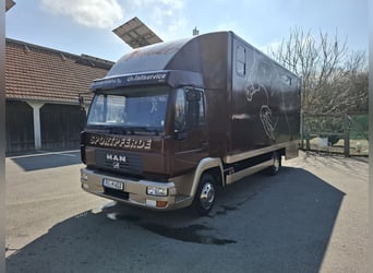 Pferdetransporter
