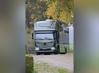 Luxus Mercedes Atego 15/300 – 5-Pferde-Transporter mit ausziehbarem und aufklappbarem Hecktürsystem