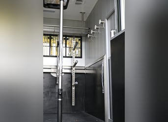 Luxus Mercedes Atego 15/300 – 5-Pferde-Transporter mit ausziehbarem und aufklappbarem Hecktürsystem