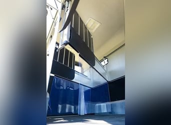 Pferdeanhänger Liberté Maxi 3 – inklusive Sattelkammer und Seitentreppe
