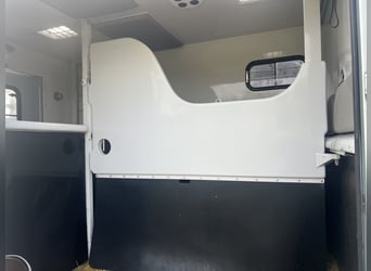 Tolle Pferdetransporteuer Renault MTM