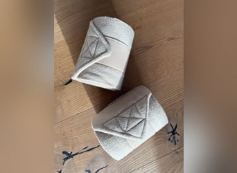 Beige Bandagen sehr breit!