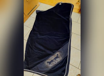 Marta Morgan Equestrian Equipment,  Abschwitzdecke, Decke aus Samt, mit Swarovski Steinen, Größe L