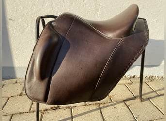 Lederbaum-Masssattel von Franziska Weiss