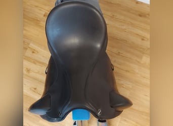 Dressursattel Erreplus Vittoria 17 Zoll Monoblatt braun