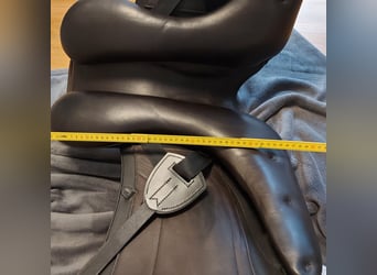 Dressursattel Erreplus Vittoria 17 Zoll Monoblatt braun