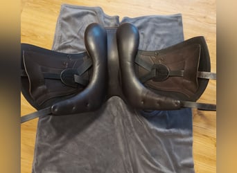 Dressursattel Erreplus Vittoria 17 Zoll Monoblatt braun