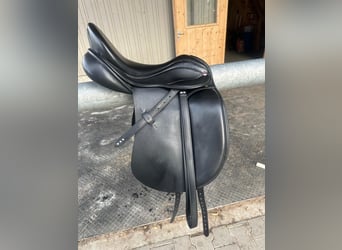 Dressursattel Farrington – selten benutzt inkl. Glitzer-Steigbügelriemen