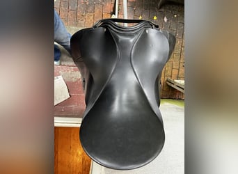 Dressursattel HÖPFNER : Ahlerich Edit. Ingrid Klimke : 17 Zoll / 33 KW (neuwertig)