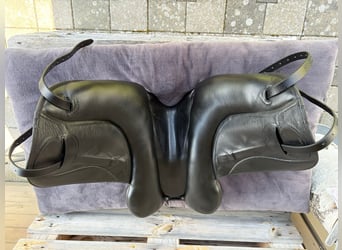 Dressursattel Patrick Saddlery 17.5 Zoll