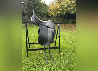 Hochwertiger Dressursattel der Marke Childeric 17,5 "