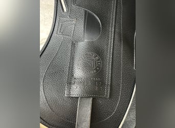 Hochwertiger Dressursattel der Marke Childeric 17,5 "