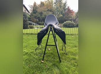 Hochwertiger Dressursattel der Marke Childeric 17,5 "