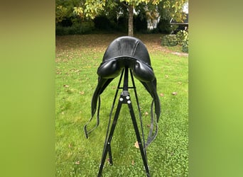 Hochwertiger Dressursattel der Marke Childeric 17,5 "