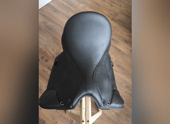Ikonic light Dressursattel 17,5 Zoll