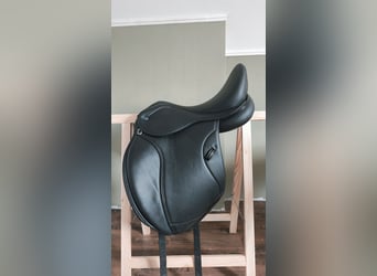 Ikonic light Dressursattel 17,5 Zoll