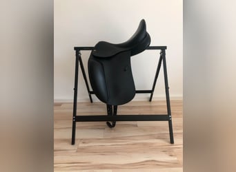 Neuwertiger Cobra Dressursattel 17,5'