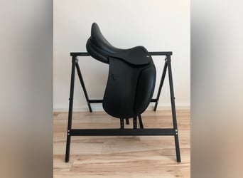 Neuwertiger Cobra Dressursattel 17,5'