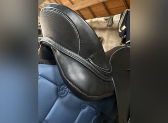 Neuwertiger Dressursattel Otto Schumacher Solution C zu verkaufen!