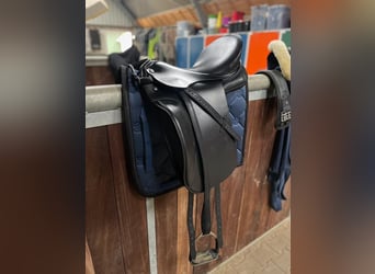 Neuwertiger Dressursattel Otto Schumacher Solution C zu verkaufen!